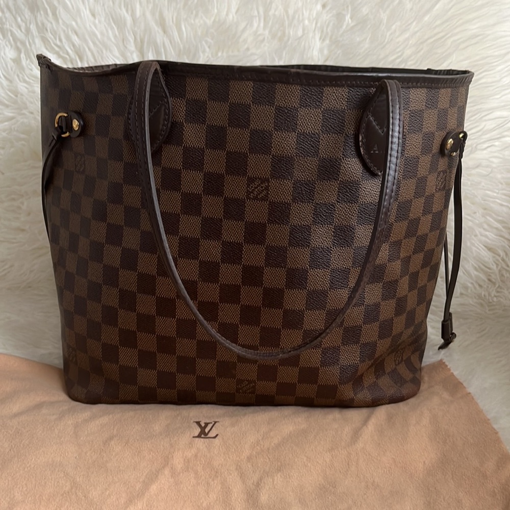 Louis Vuitton Damier MM Neverfull